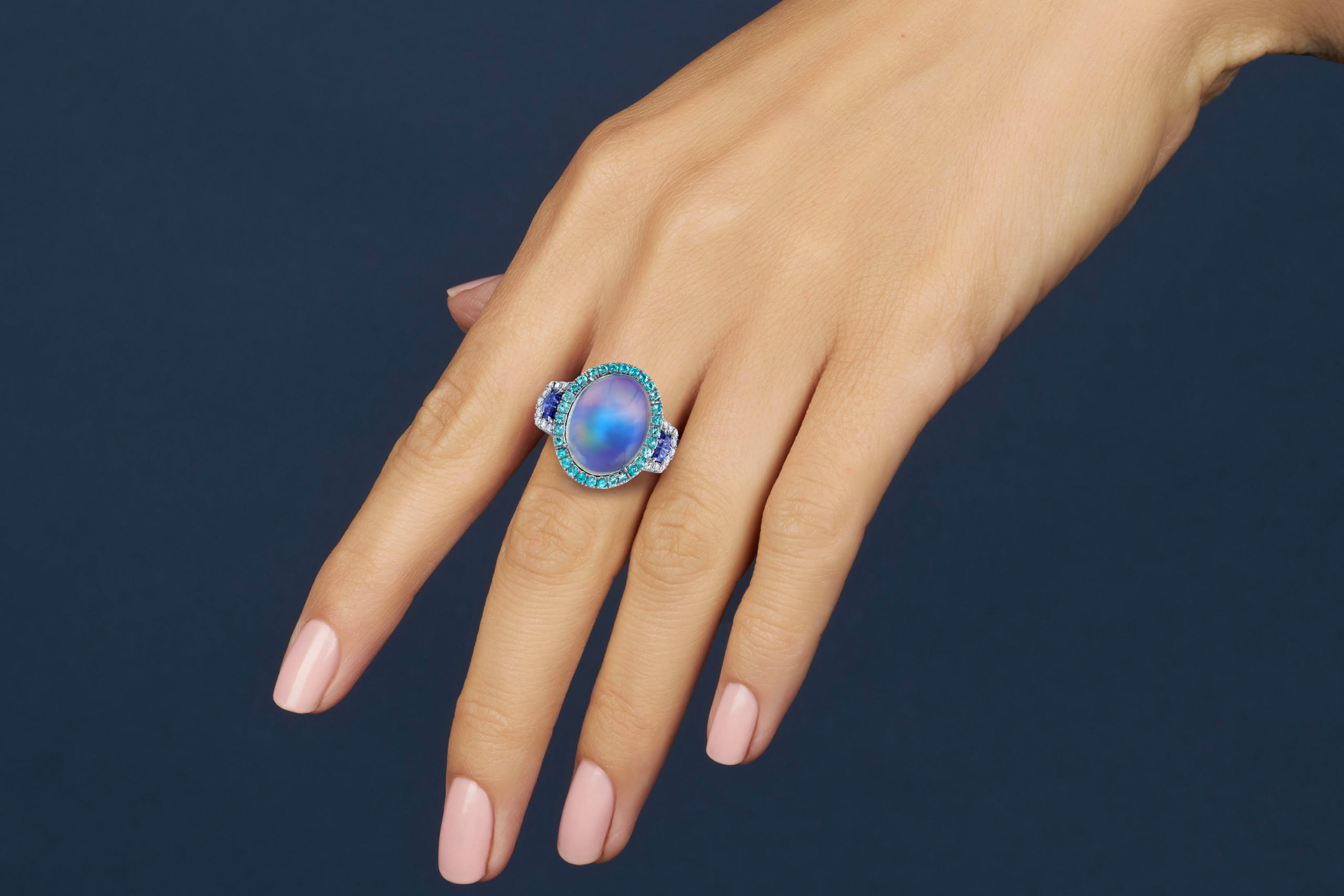 The Mystery of Moonstones - Omi Privé